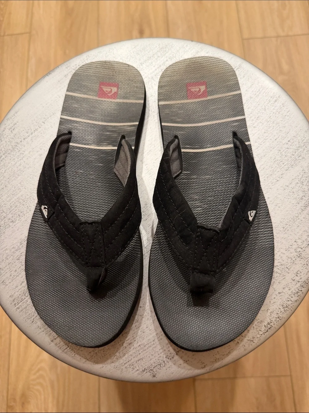 Quiksilver Black and Gray Men's Flip-Flops